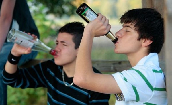 Чаще всего подростки выпивают не потому что хотят, а потому что "надо" за компанию